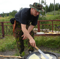 Reijo paistaa lettuja